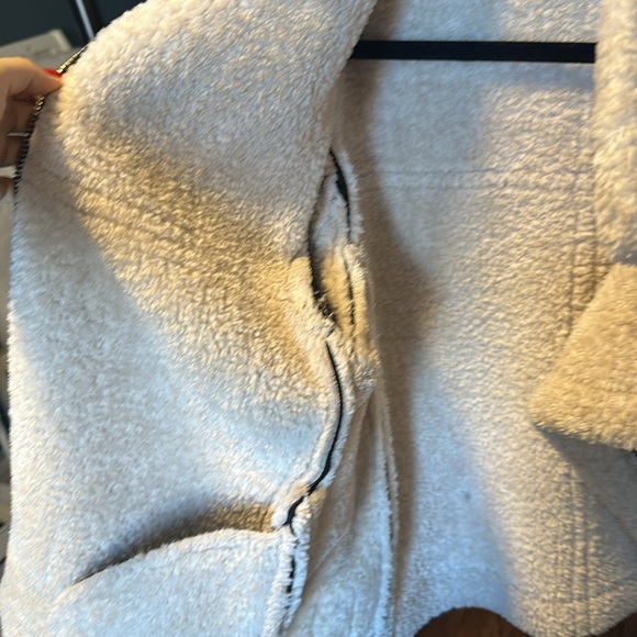 LIME (M) faux shearling coat in black and white - Picture 6 of 8